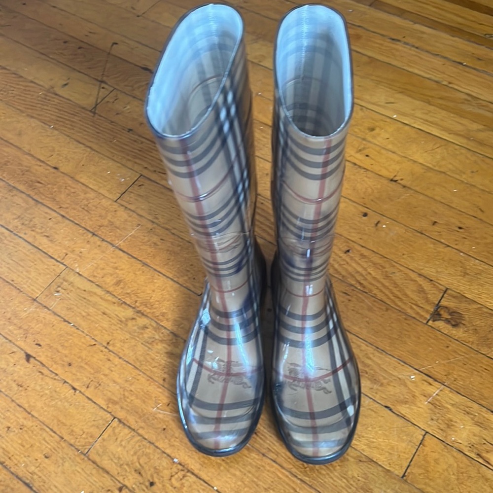 Burberry boots